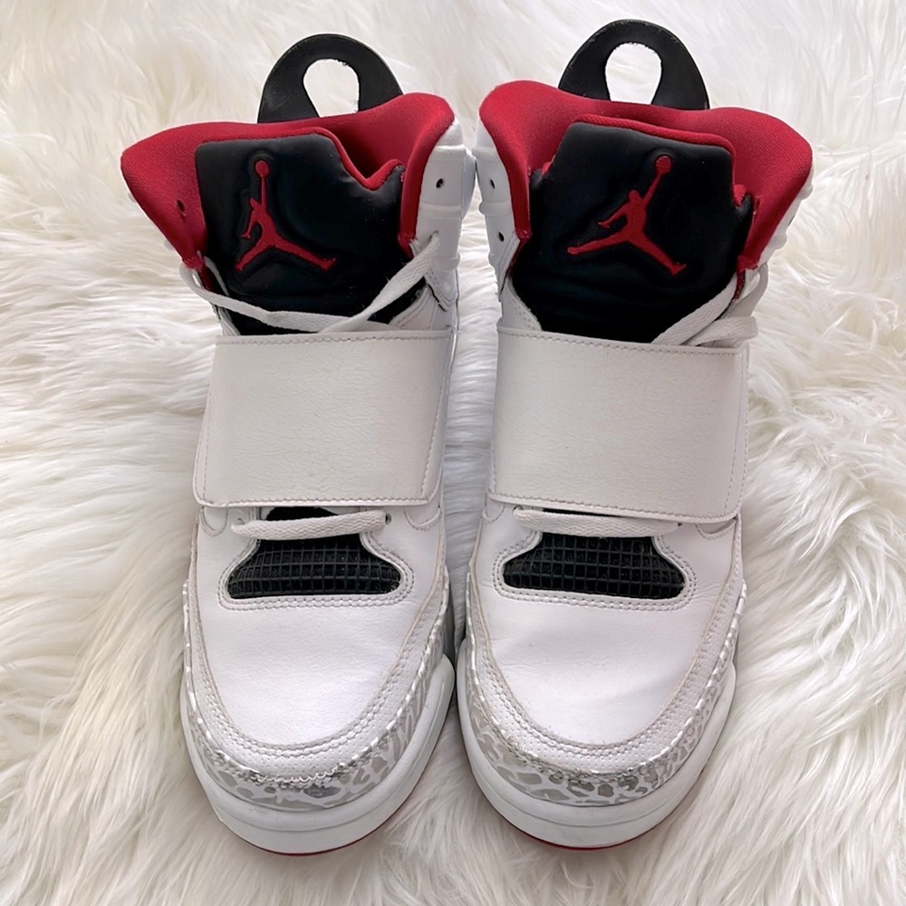 JORDAN • SUN OF MARS WHITE BLACK GYM RED SZ 7 YOUTH